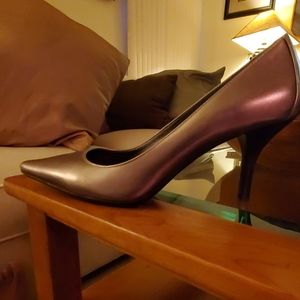 NWT Gold Metallic Pumps